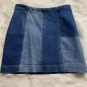 Denim Mini Skirt. 2000’s Inspired. Size M. Zipper in back.